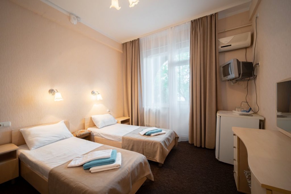 Standard Dreier Zimmer mit Balkon Kurortny Hotel Atelika Voskhod 2**