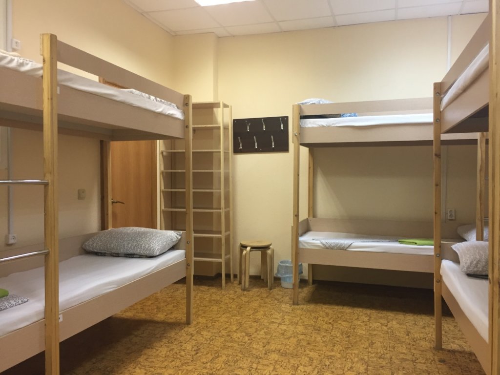 Кровать в общем номере Hostel Pioneer na Oktyabrya