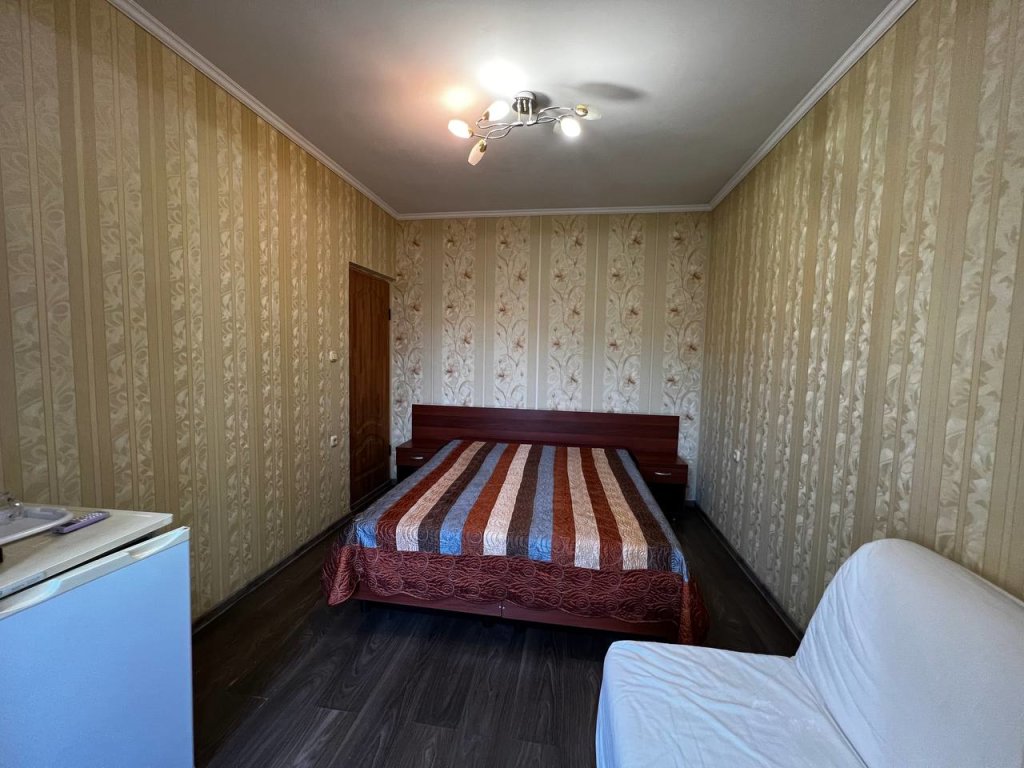 Supérieure triple chambre avec balcon Dzhona Guest House
