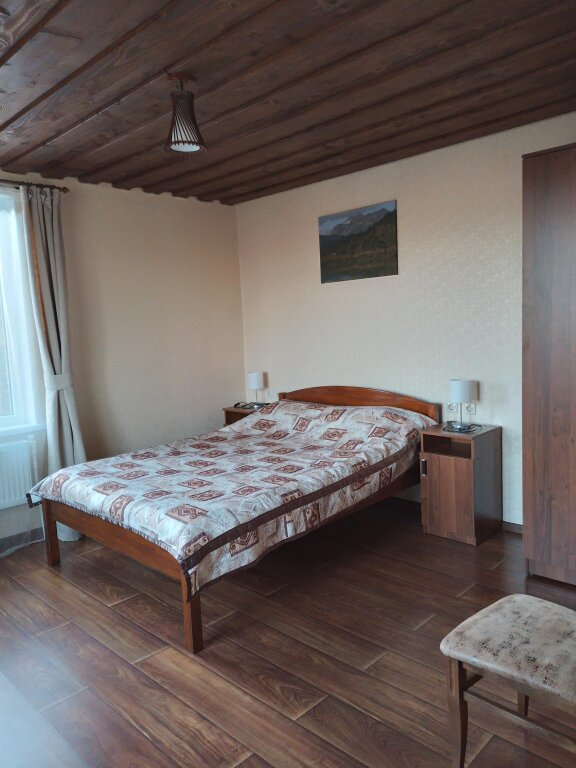 Standard Doppel Zimmer mit Balkon Nashi Gory Guest House