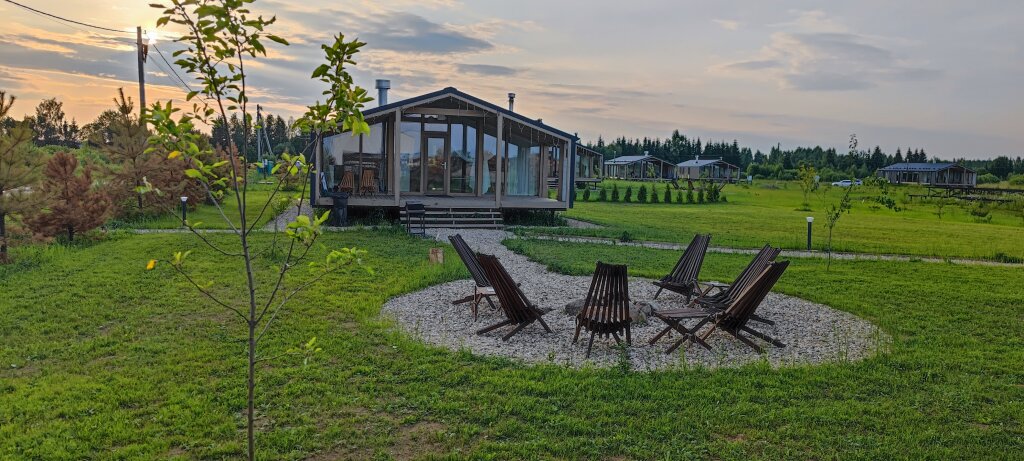 Cottage 65-29 con vista sul lago Ust'-Vazuza Ryibatskaya Derevnya Guest house
