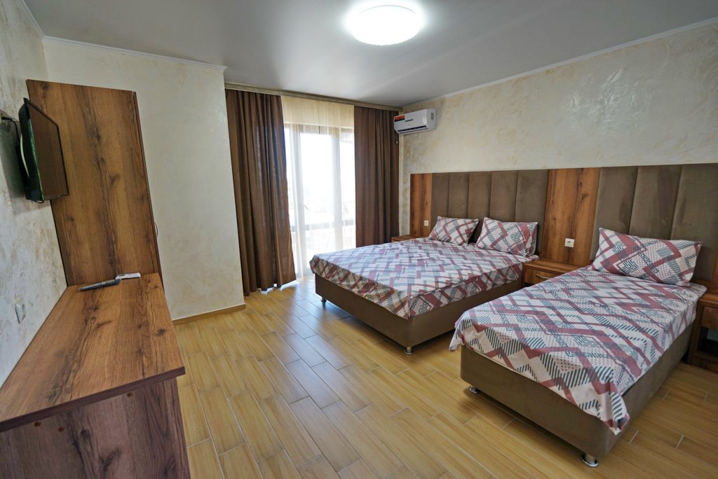 Superior Triple room with balcony and with view Diamant+ Guest House