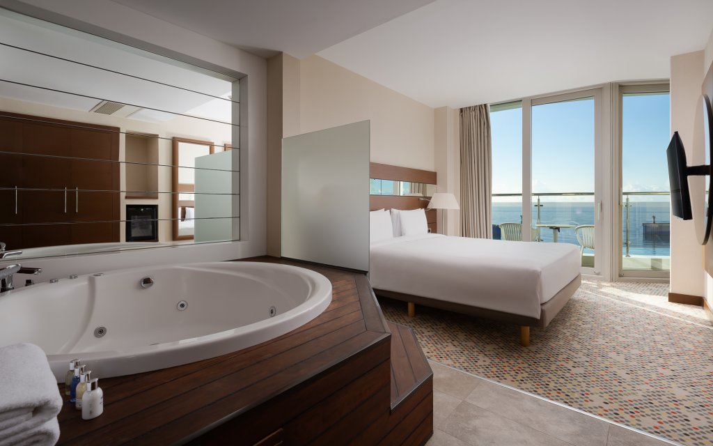 Jacuzzi Double Junior Suite with balcony and with sea view Radisson Blu Resort & Congress Centre, Sochi