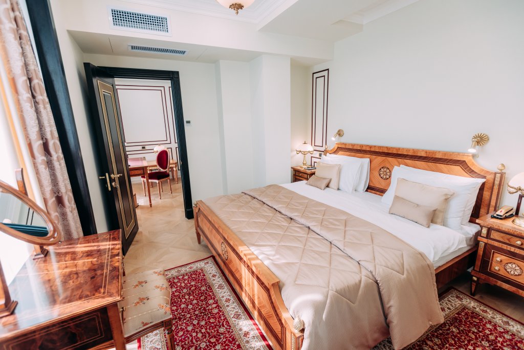 Двухместный люкс Premier с красивым видом из окна Golden Palace Hotel Yerevan