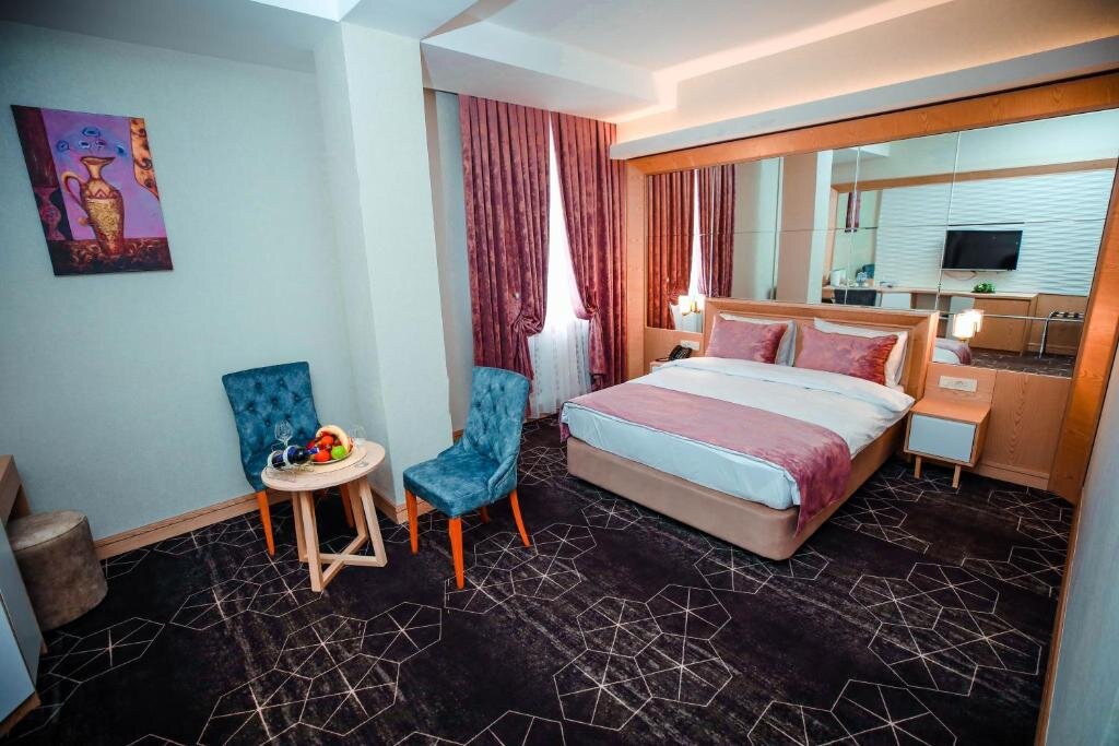 Superior room Regal Inn Badamdar Hotel