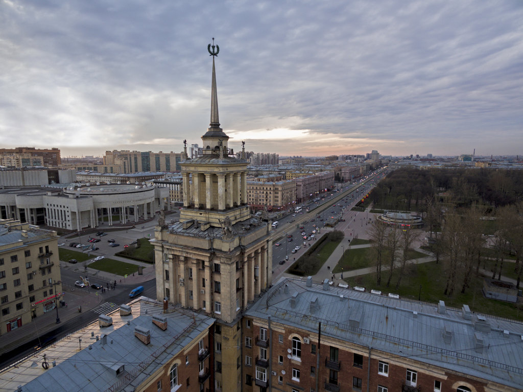 Дом со шпилем москва