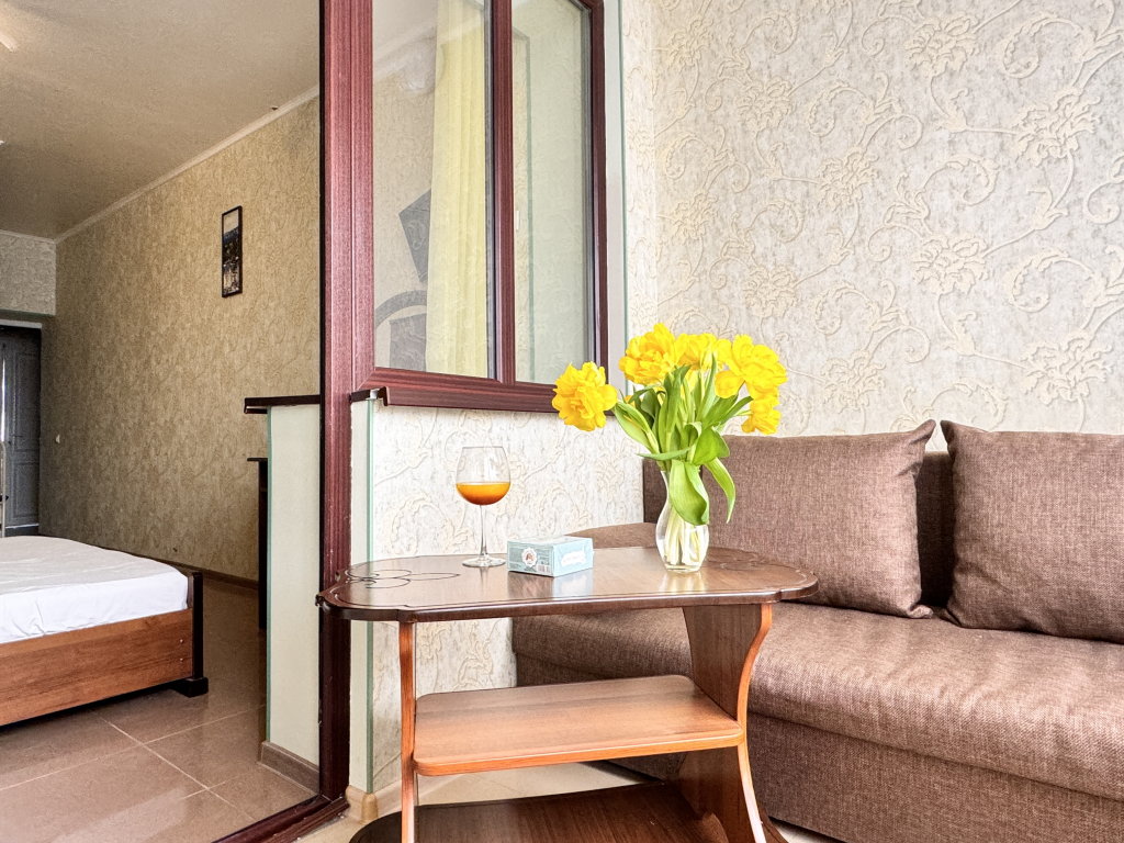 Четырёхместный номер Comfort с балконом Отель ЭрГес