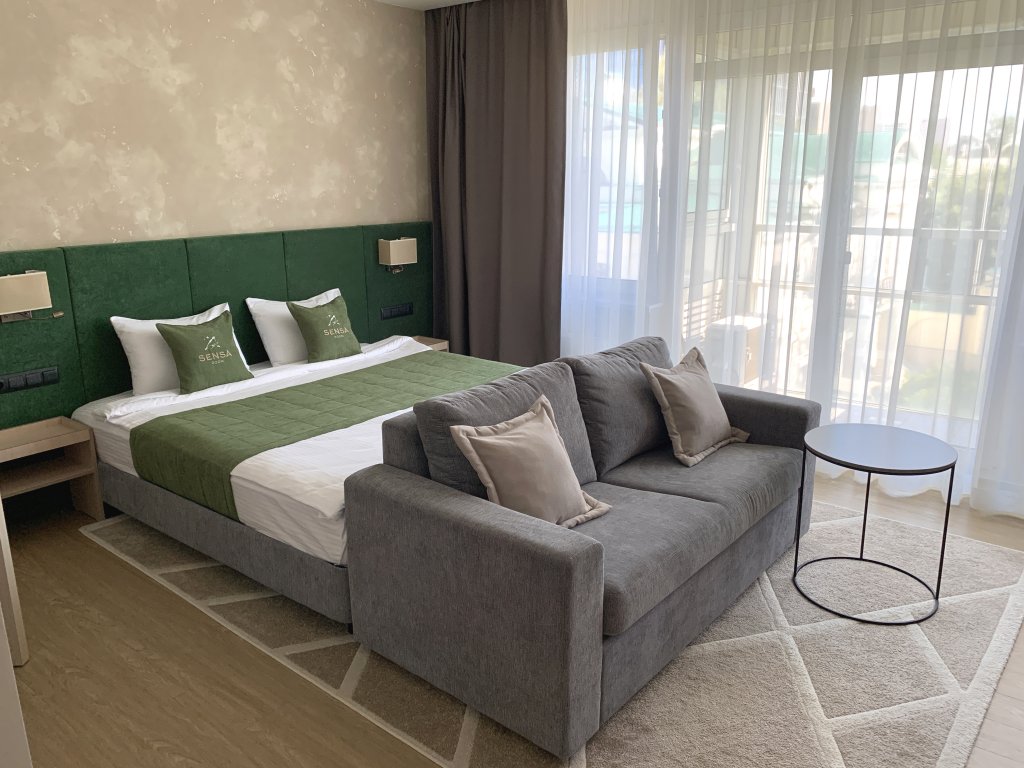 Classic Double Studio Apartment with balcony and with city view Sensa-room Gorkogo 69 Apart-hotel