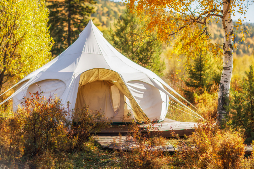 Glamping Valley of Dreamers Snow Hotel 利斯特维扬卡