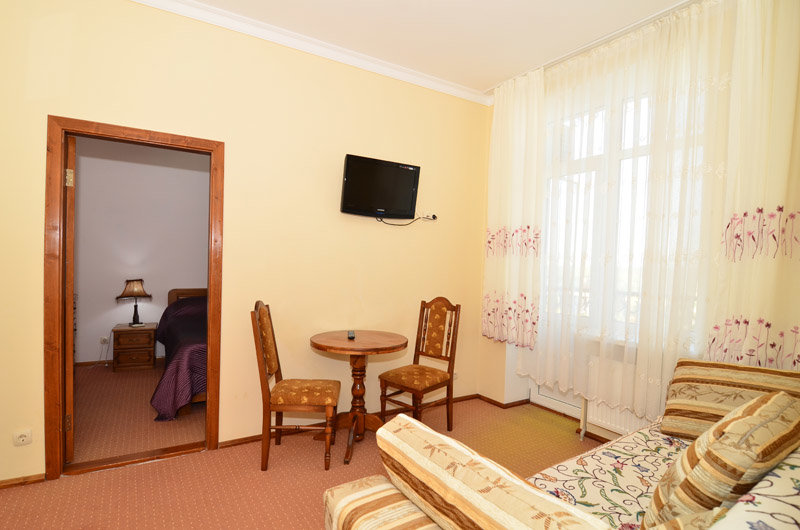 Suite 2 dormitorios con balcón y con vista Vireneya Mini-hotel