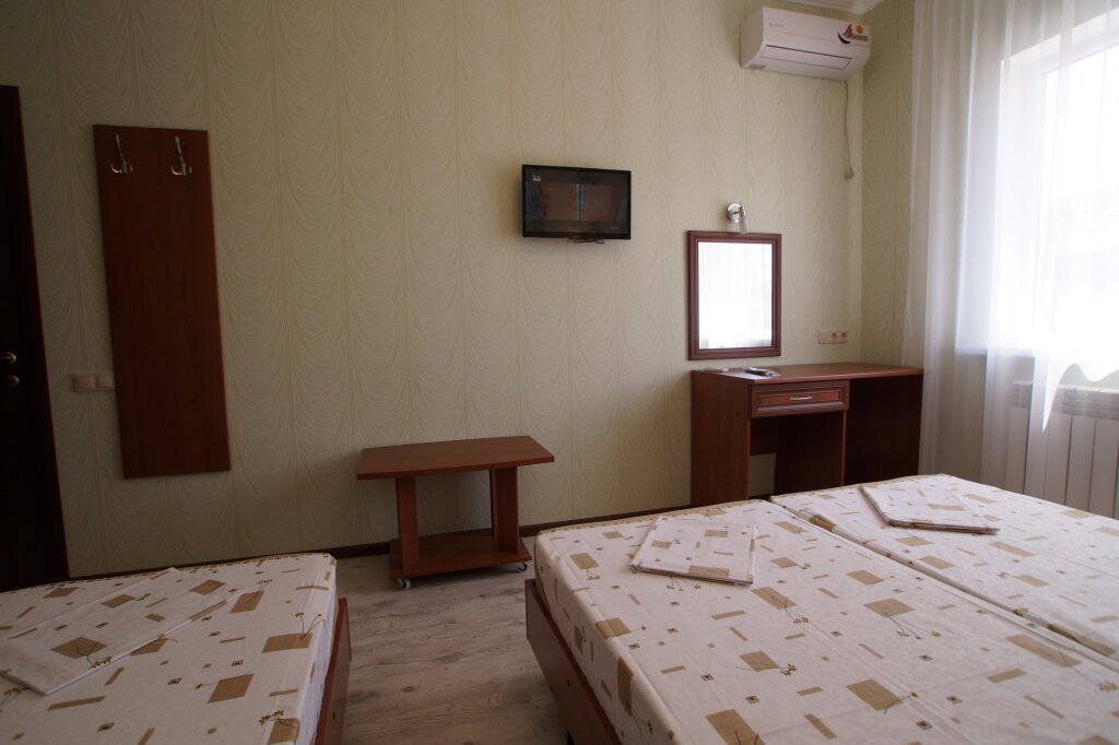 Standard Dreier Zimmer mit Balkon Adenium Guest House