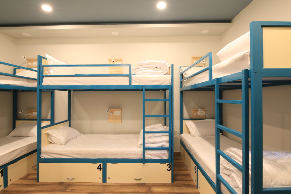 Кровать в общем номере (женский номер) с балконом Blue Beds Hostel
