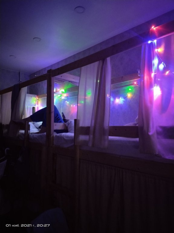 Кровать в общем номере (женский номер) с красивым видом из окна Хостел Большой Казачий