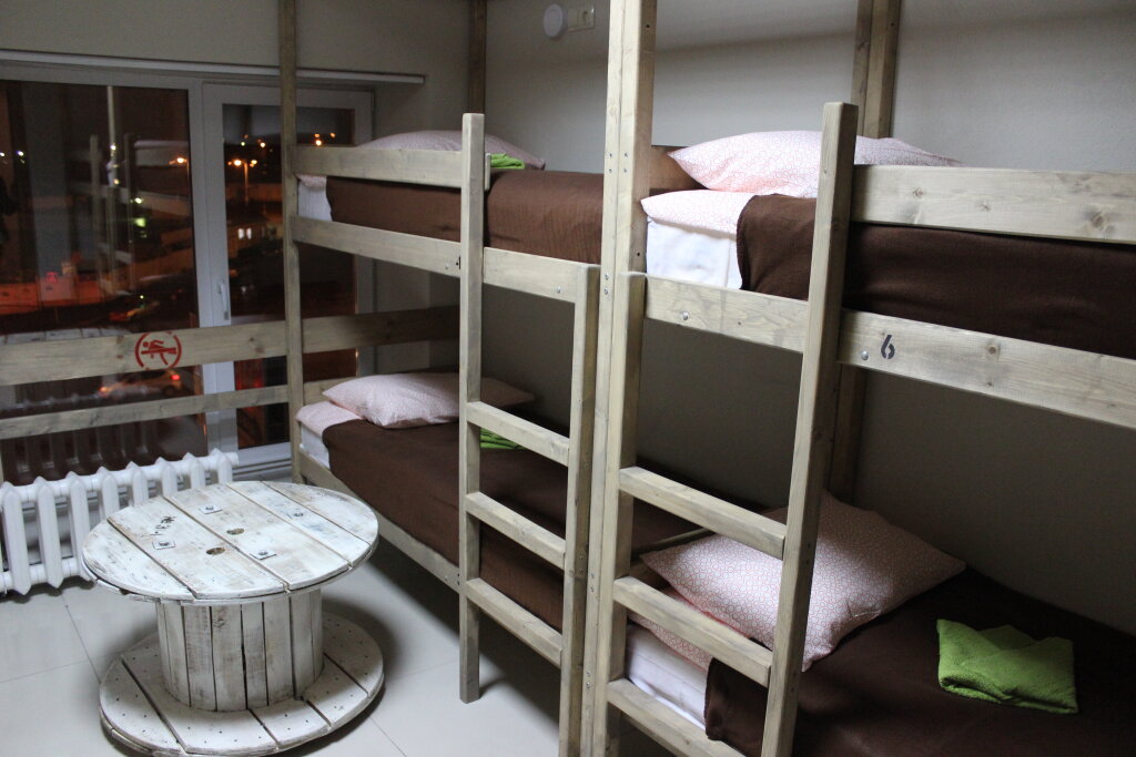 Кровать в общем номере (мужской номер) с видом на город Origin Hostel