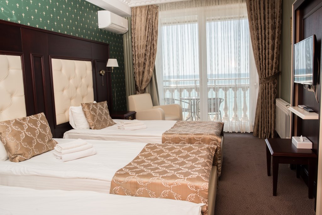 Suite familiar con balcón y con vista al mar Ribera Resort&Spa