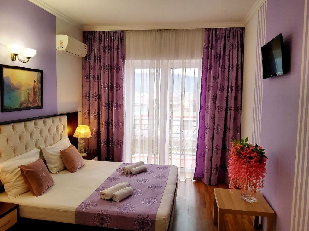 Трёхместный номер Comfort с балконом и с красивым видом из окна Гостевой дом Прага