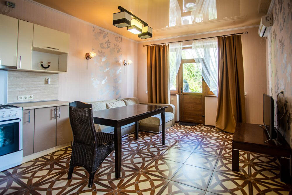 2 Bedrooms Standard room with balcony and with view Liana Mini-Hotel