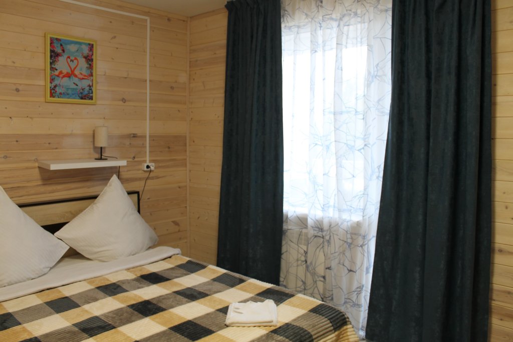 Standard Doppel Zimmer mit Balkon und mit Seeblick Sportivno-Turistichesky Kompleks Priozerny Hotel