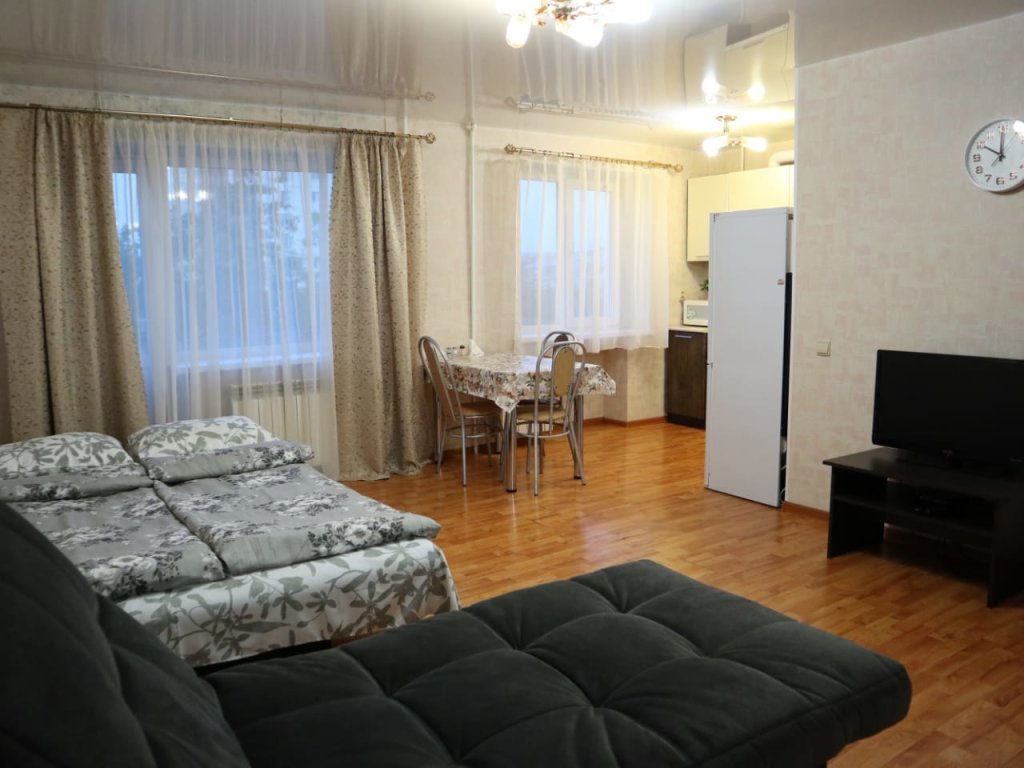 Apartment Granada Uyutnaya Kvartira-Studiya V Samom Tsentre Goroda Ryadom S Naberezhnoy Tagilskogo Pruda Apartments