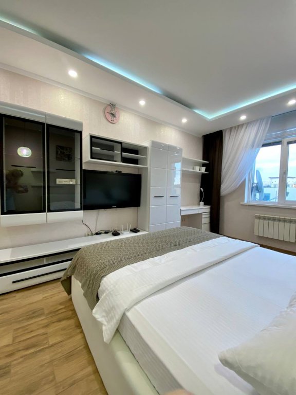 Apartamento Superior 2 dormitorios con balcón y con vista a la ciudad S dvumya spalnyami i balkonom Ajax Na Tyulpanov 41 Apartments