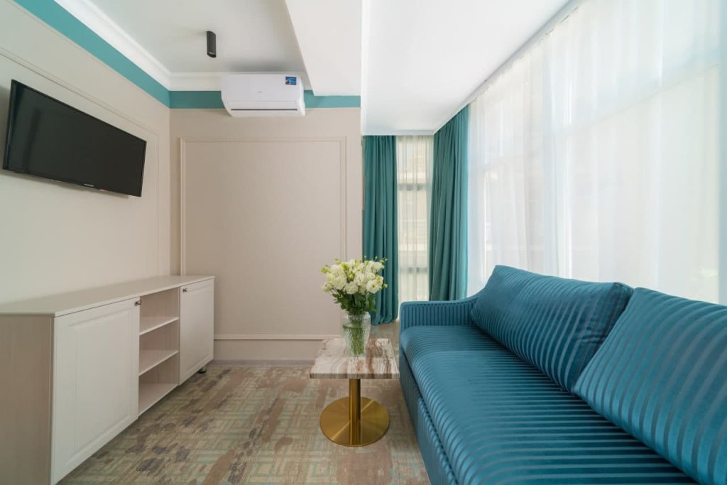 Семейный полулюкс с 2 комнатами с видом на город Xander Hotel Sochi