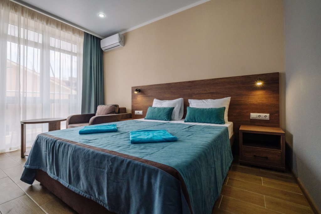 2 Bedrooms Suite with balcony OneTime Hotel