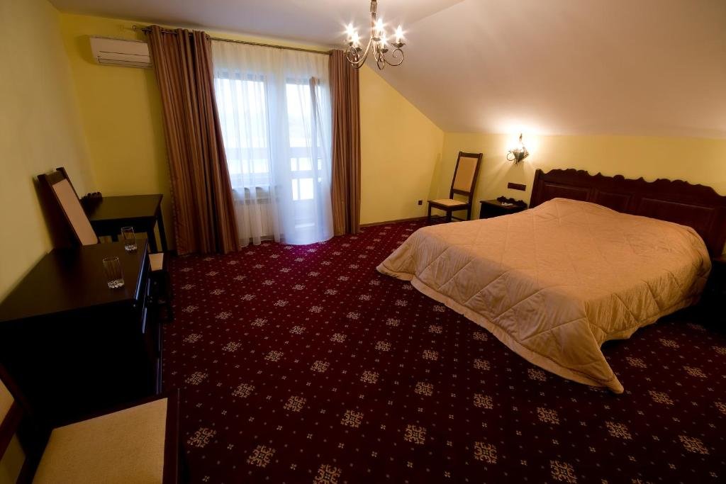 Standard Double room with balcony and with lake view Usad'ba Olshanoe Guest house