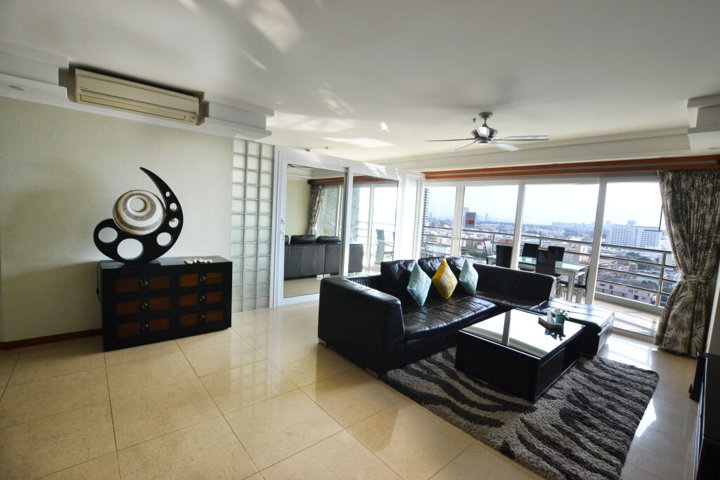 2 Bedrooms Suite with balcony and with ocean view View Talay6 by Blue Ocean Suite