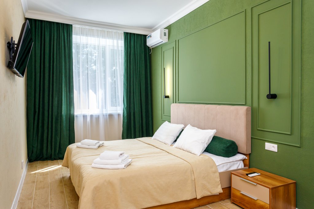 2 Bedrooms Suite with view Hotel 7 Zvezd