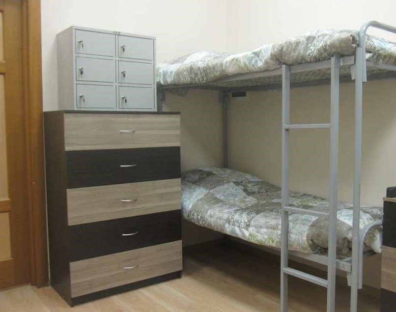 Кровать в общем номере с красивым видом из окна Хостел на Курской