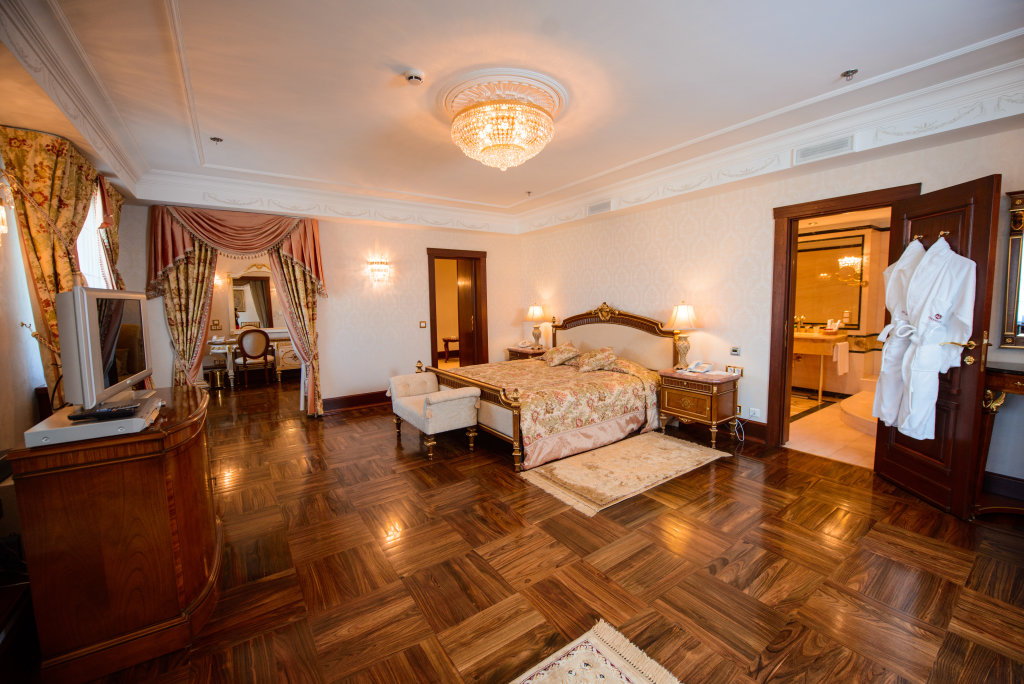 Двухместные апартаменты Президентские с 5 комнатами Отель Амбассадор