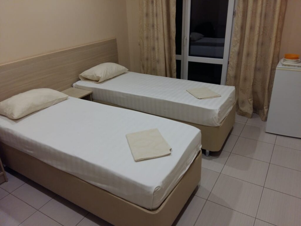 Cama en dormitorio compartido (dormitorio compartido masculino) Apartamentyi-Studiya Na Telmana