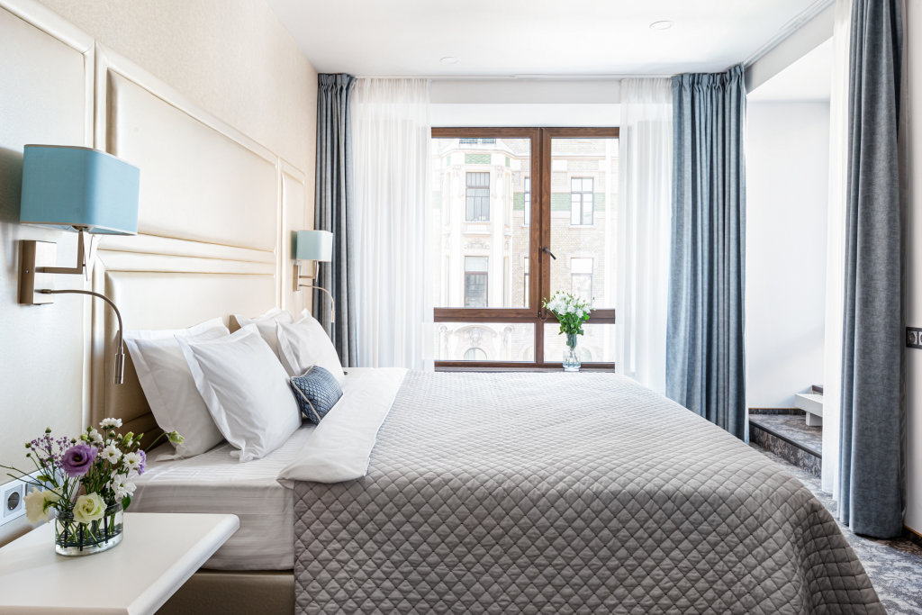 Nevsky Doppel Suite 2 Zimmer mit Stadtblick Kostas Hotel