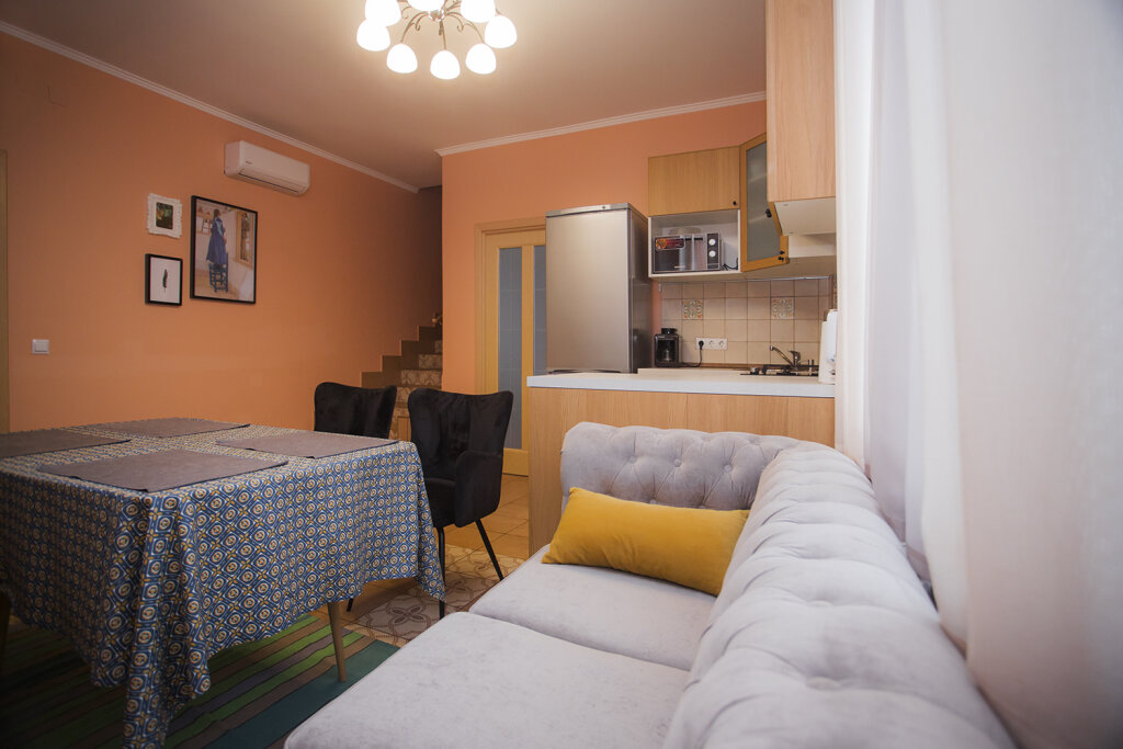 Cabaña 4 habitaciones con vista Rozovy Gk Topolya Guest House