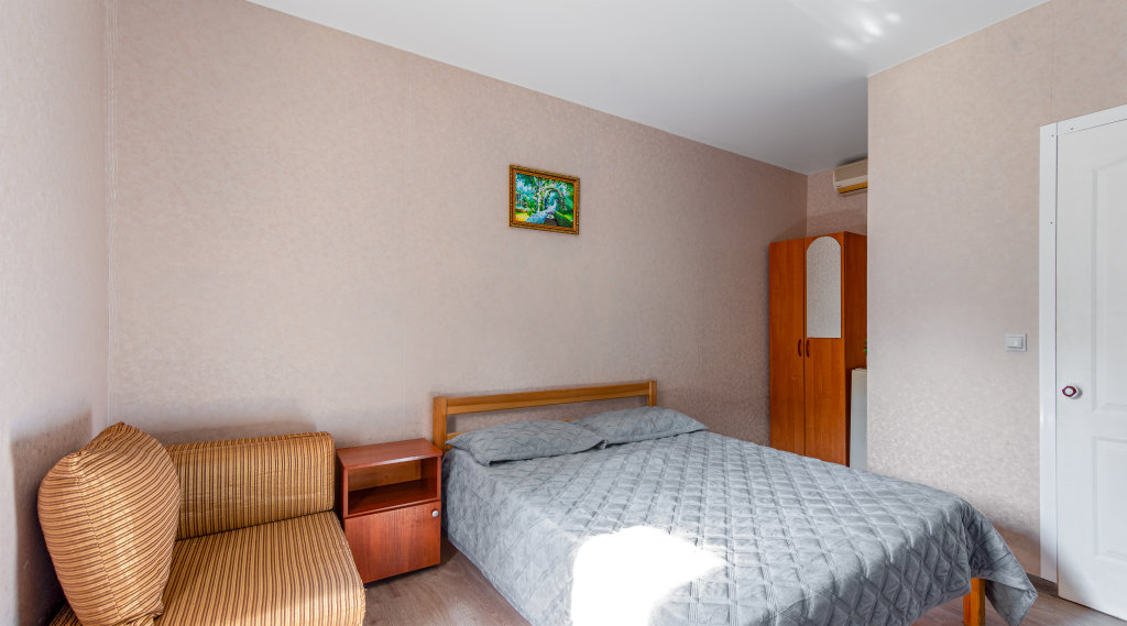 Confort triple chambre avec balcon Anastasiya Guest house