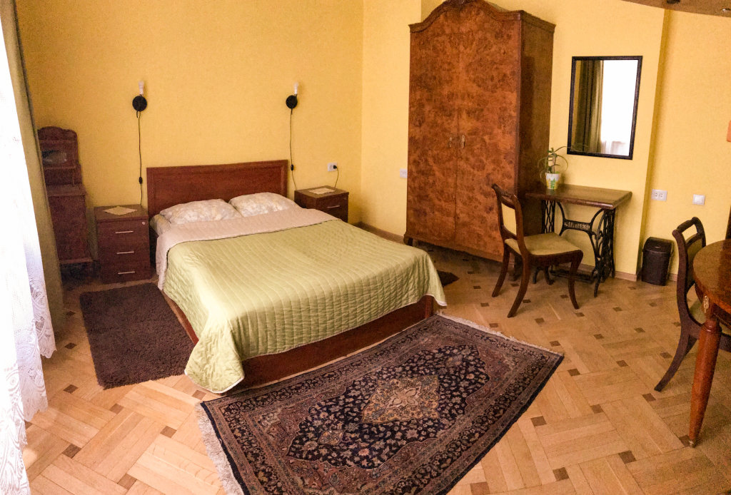 Полулюкс с 2 комнатами с балконом и с красивым видом из окна Мини-Отель Count Villa