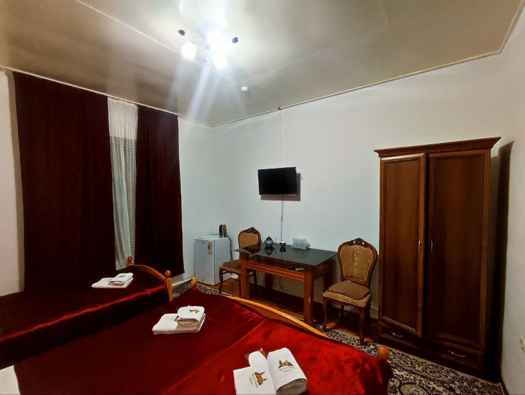 Superior Triple room with courtyard view Boutique Hotel Parvina