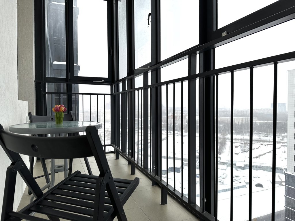 Двухместные апартаменты Superior с балконом и с красивым видом из окна Квартира На 17 Этаже у Метро