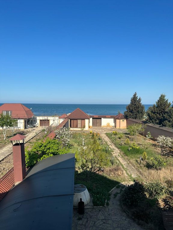 Villa con balcón y frente a la playa Dacha Khazar Na Mira 33 Private House