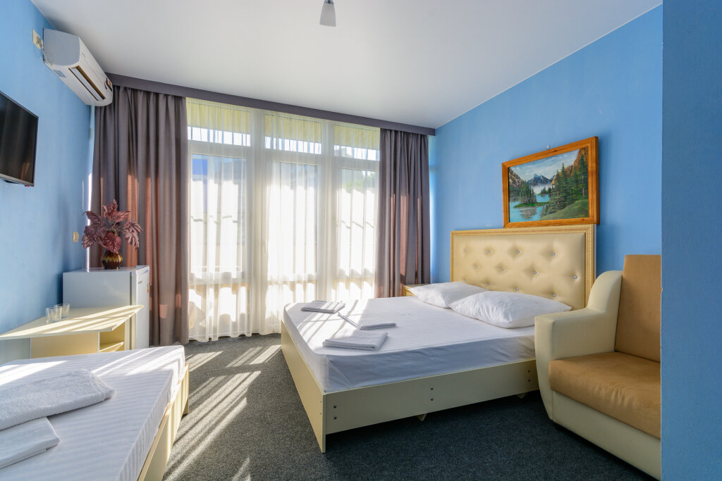 Четырёхместный номер Standard Курортный отель Лотос