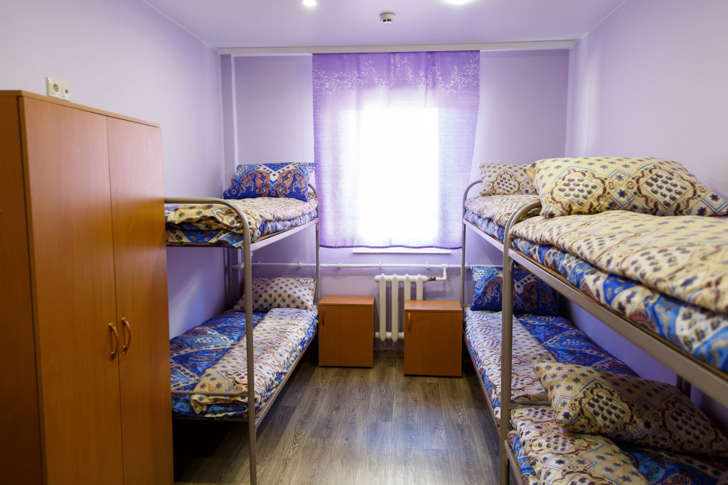 Cama en dormitorio compartido (dormitorio compartido masculino) Reutovskij Dvorik Hostel
