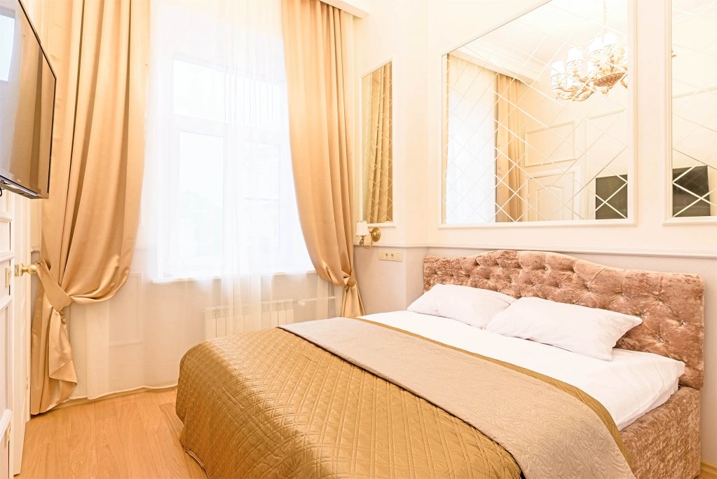Familie Apartment 2 Schlafzimmer mit Stadtblick Dom Hudozhnikov Flat