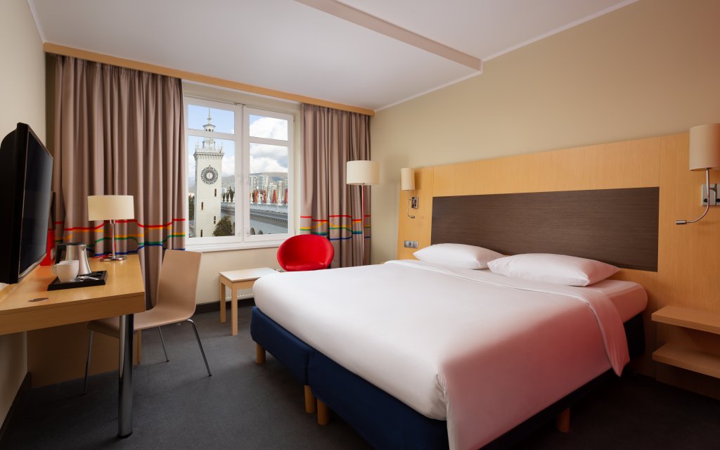 Standard Doppel Zimmer mit Stadtblick Cosmos Sochi Hotel