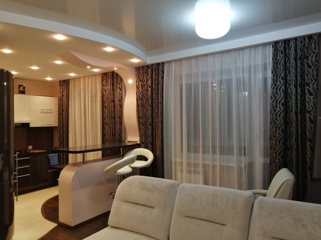 Supérieure appartement avec balcon et Avec vue Dvuhkomnatnaya Kvartira Flat