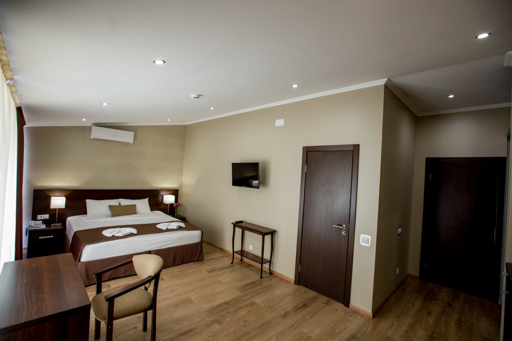 Standard Double Family room with balcony Hotel Allegro