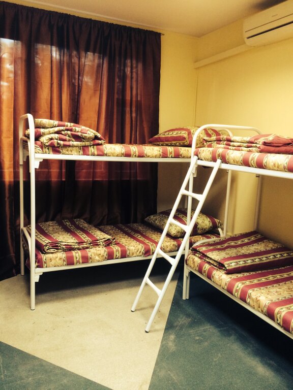 Cama en dormitorio compartido (dormitorio compartido femenino) Na Alma-Atinskoj Hostel