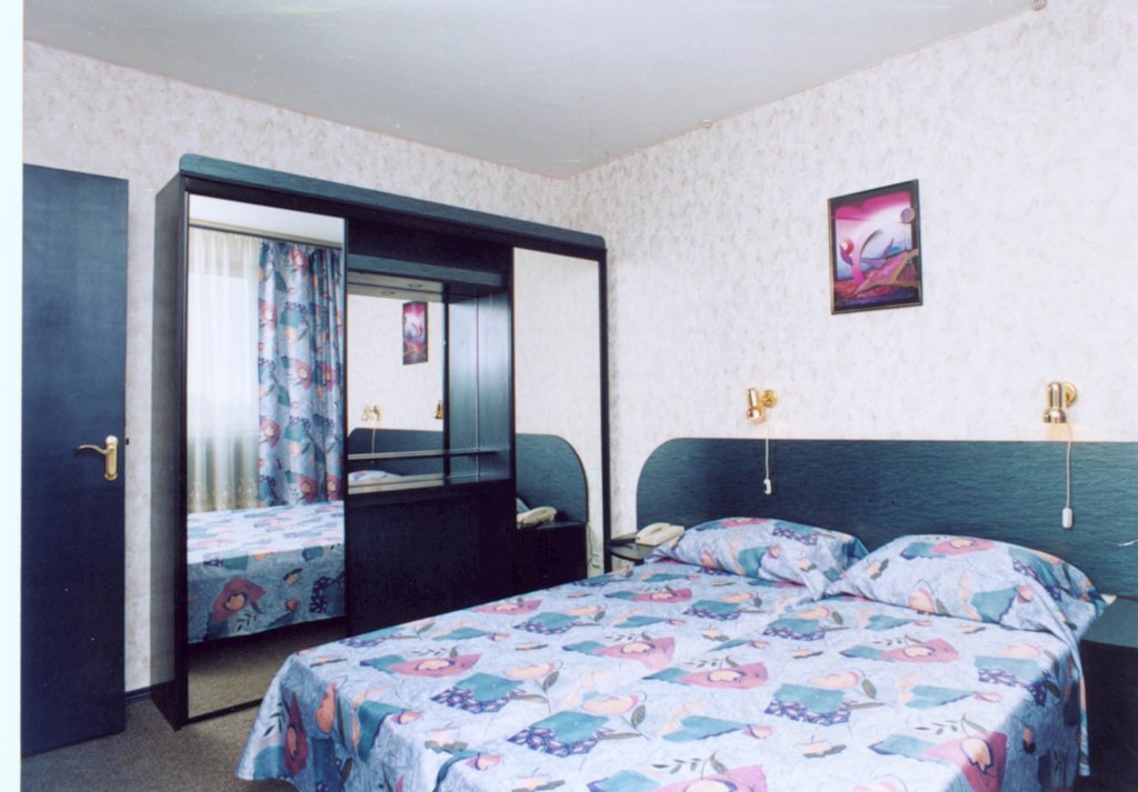 Полулюкс с 2 комнатами с балконом Гостиница Черное Море на Ришельевской