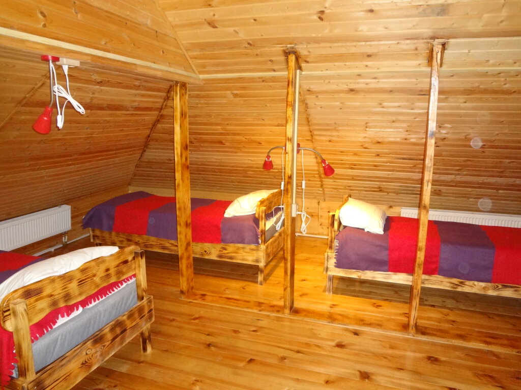 Кровать в общем номере (мужской номер) Хостел Семья
