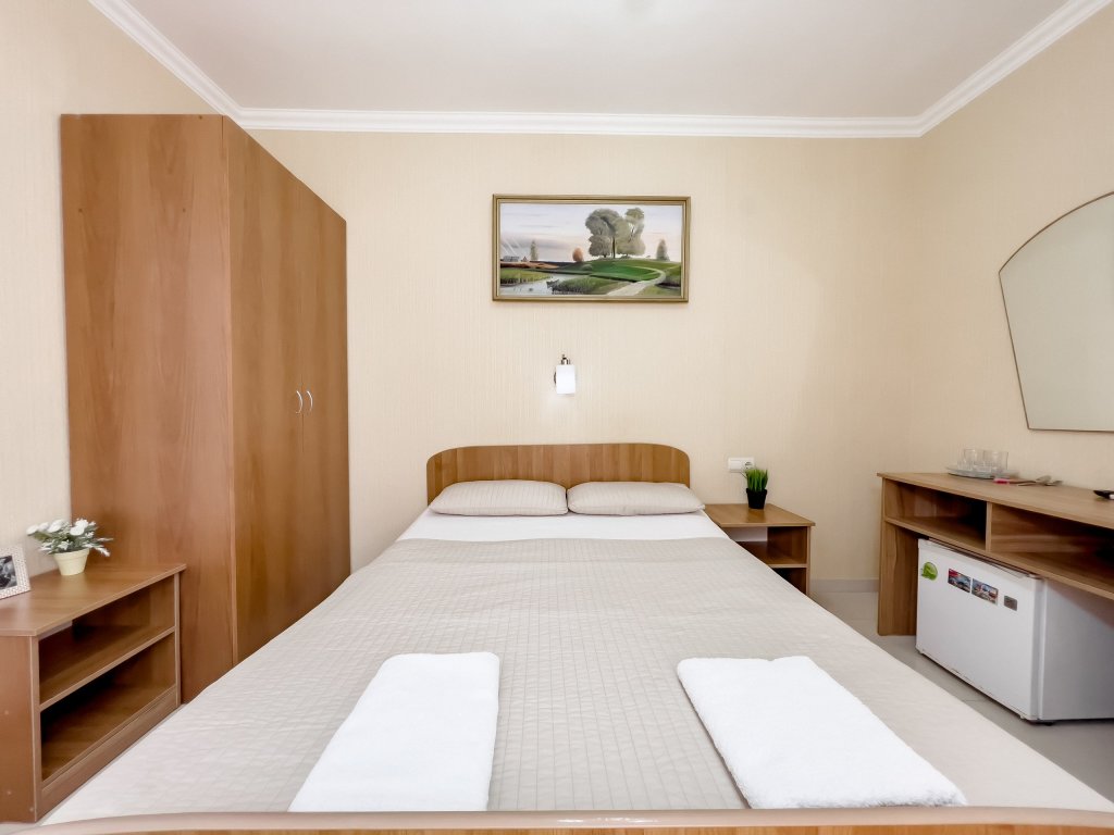 Standard Doppel Zimmer mit Balkon und mit Blick Tri Bogatyrya Hotel