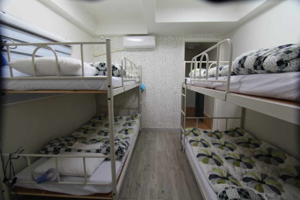 Кровать в общем номере (мужской номер) Insadong Hostel